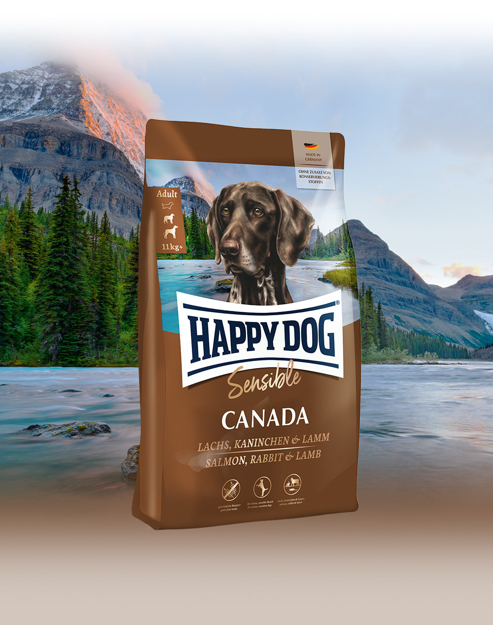 Das Hundefutter Happy Dog Sensible Canada vor einer unberührten kanadischen Berglandschaft.
